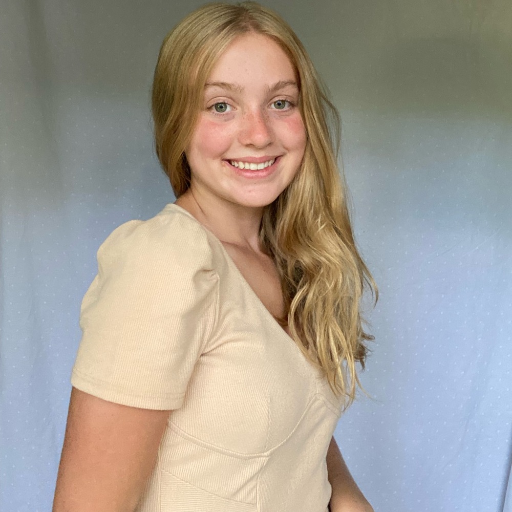 Tilly’s sculpted v-neck